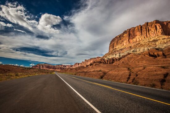 scopri l'emozione dei road trips: avventure on the road, paesaggi mozzafiato e libertà senza confini. preparati a esplorare nuove destinazioni, gustare specialità locali e creare ricordi indimenticabili. parti per un viaggio che ti porterà oltre il tuo quotidiano!