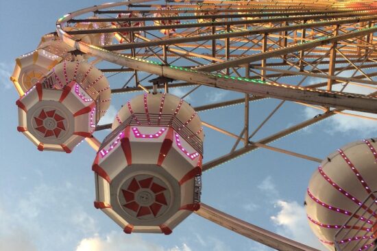 scopri la magia dei festival culturali: eventi vibranti che celebrano tradizioni, arte e gastronomia. unisciti a noi per un viaggio indimenticabile attraverso le diverse culture del mondo.