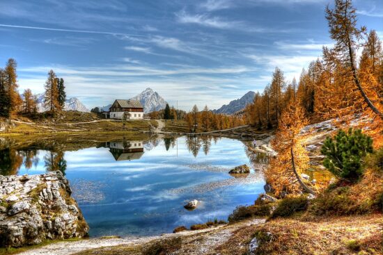 scopri l'italia, un paese ricco di storia, cultura e bellezze naturali. dalle incantevoli città d'arte come roma e venezia, alle meravigliose coste e alle tradizioni culinarie uniche, l'italia offre un'esperienza indimenticabile per ogni viaggiatore.
