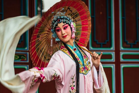 scopri la ricca cultura italiana, un affascinante intreccio di arte, gastronomia, tradizioni e storia che affascina il mondo intero. esplora le meraviglie del patrimonio culturale italiano, dai capolavori artistici ai deliziosi piatti tipici, e immergiti in un viaggio indimenticabile attraverso le sue diverse regioni.