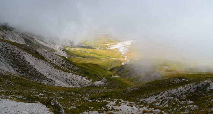 esplora la bellezza delle montagne, un mondo di avventure e paesaggi mozzafiato. scopri sentieri, vette e la serenità che solo la natura può offrire.