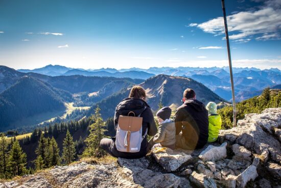scopri esperienze di viaggio indimenticabili per tutta la famiglia, con avventure divertenti, attività educative e momenti speciali da condividere insieme. pianifica il tuo prossimo viaggio in famiglia e crea ricordi preziosi.