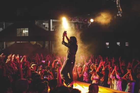 scopri come preparare il tuo concerto perfetto! dalla scelta della scaletta alla gestione dei musicisti, esplora i migliori consigli e strategie per un evento indimenticabile.