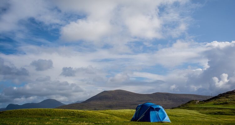 scopri il fascino del campeggio in natura: goditi la libertà all'aria aperta, esplora paesaggi mozzafiato e crea ricordi indimenticabili con la tua famiglia e i tuoi amici.