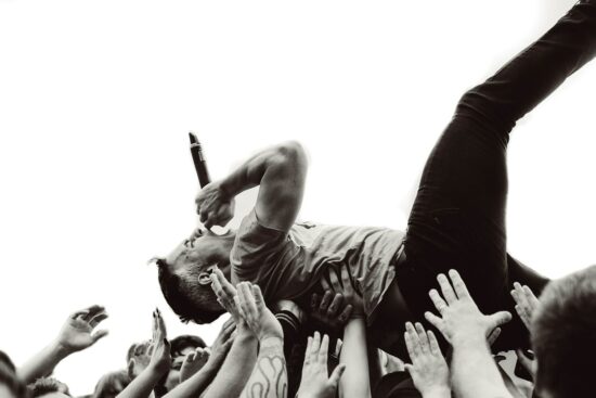 scopri i festival musicali più emozionanti in italia! dalle melodie tradizionali alle ultime tendenze pop, vivi esperienze indimenticabili con artisti di fama internazionale in ambienti incantevoli.