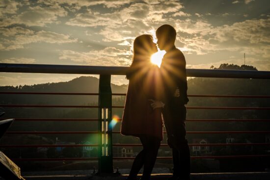 scopri esperienze romantiche indimenticabili in luoghi da sogno. dallo charme di una cena a lume di candela a passeggiate mano nella mano, ogni momento è pensato per avvicinarti alla persona amata. svela l'amore con avventure uniche e ricordi duraturi.