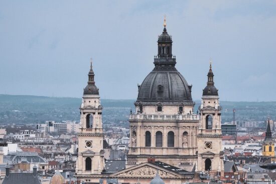 scopri i migliori compagni di viaggio per rendere le tue avventure indimenticabili. trova amici e partner di viaggio con interessi simili e vivi esperienze straordinarie insieme.