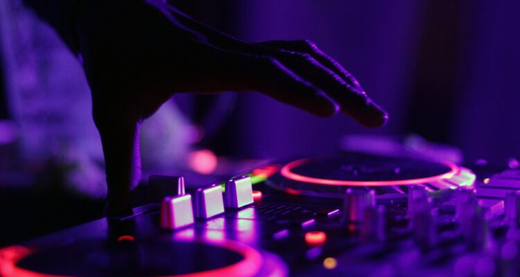 scopri il mondo attraverso la musica! viaggia e lasciati ispirare dalle diverse culture musicali, dai festival vibranti e dalle melodie che raccontano storie uniche. preparati a vivere un'avventura indimenticabile con 'music travel'.